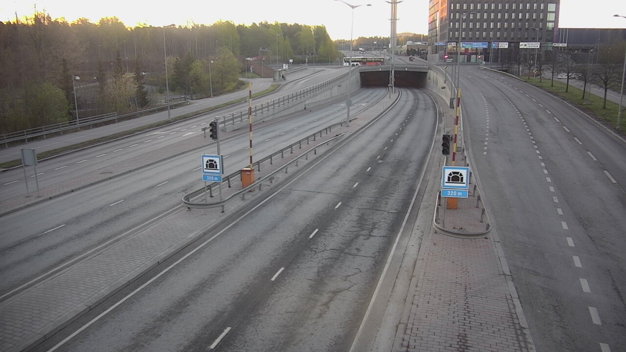 Weather Camera Image Road 100 Helsinki Hakamäentie, Kivihaan tunneli, länsi, Helsinki, Uusimaa