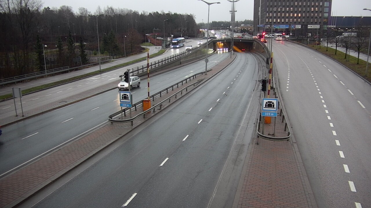 Weather Camera Image Väg 100 Helsingfors Skogsbackavägen, Kivihaan tunneli, väst, Helsinki, Uusimaa
