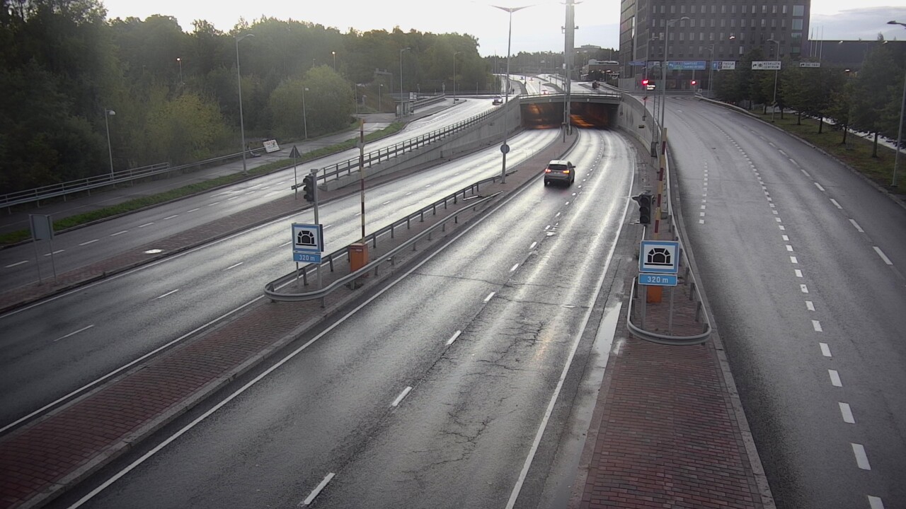 Kelikamerat Kuva Tie 100 Helsinki Hakamäentie, Kivihaan tunneli, länsi, Helsinki, Uusimaa