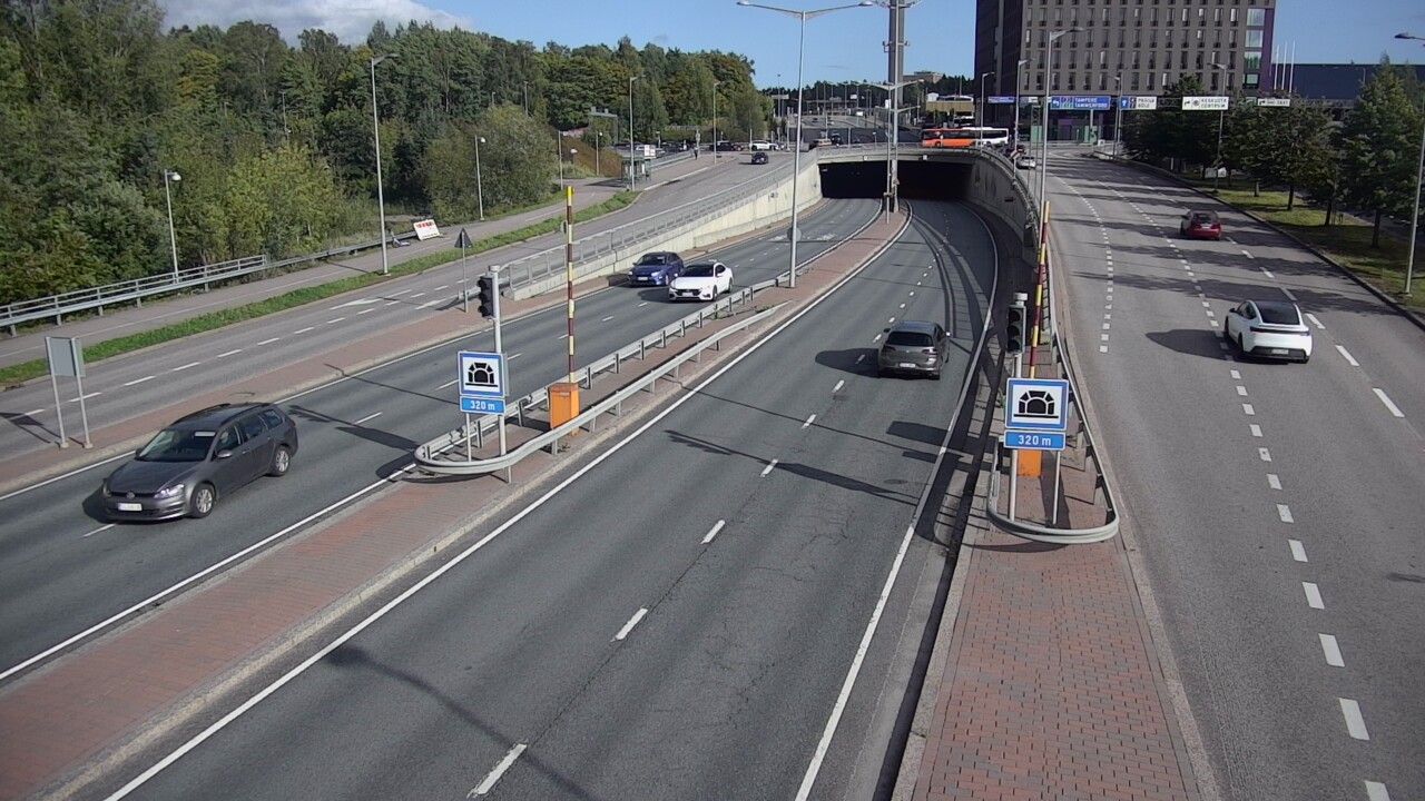 Weather Camera Image Road 100 Helsinki Hakamäentie, Kivihaan tunneli, länsi, Helsinki, Uusimaa