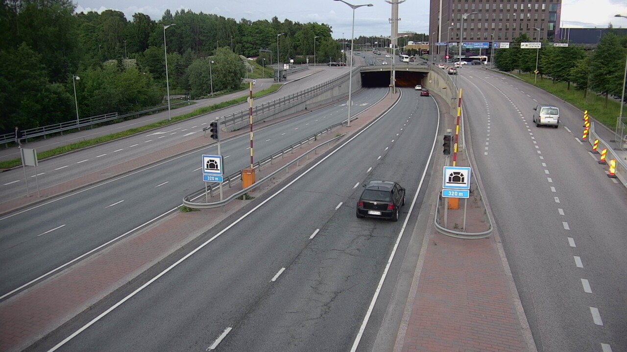 Kelikamerat Kuva Tie 100 Helsinki Hakamäentie, Kivihaan tunneli, länsi, Helsinki, Uusimaa