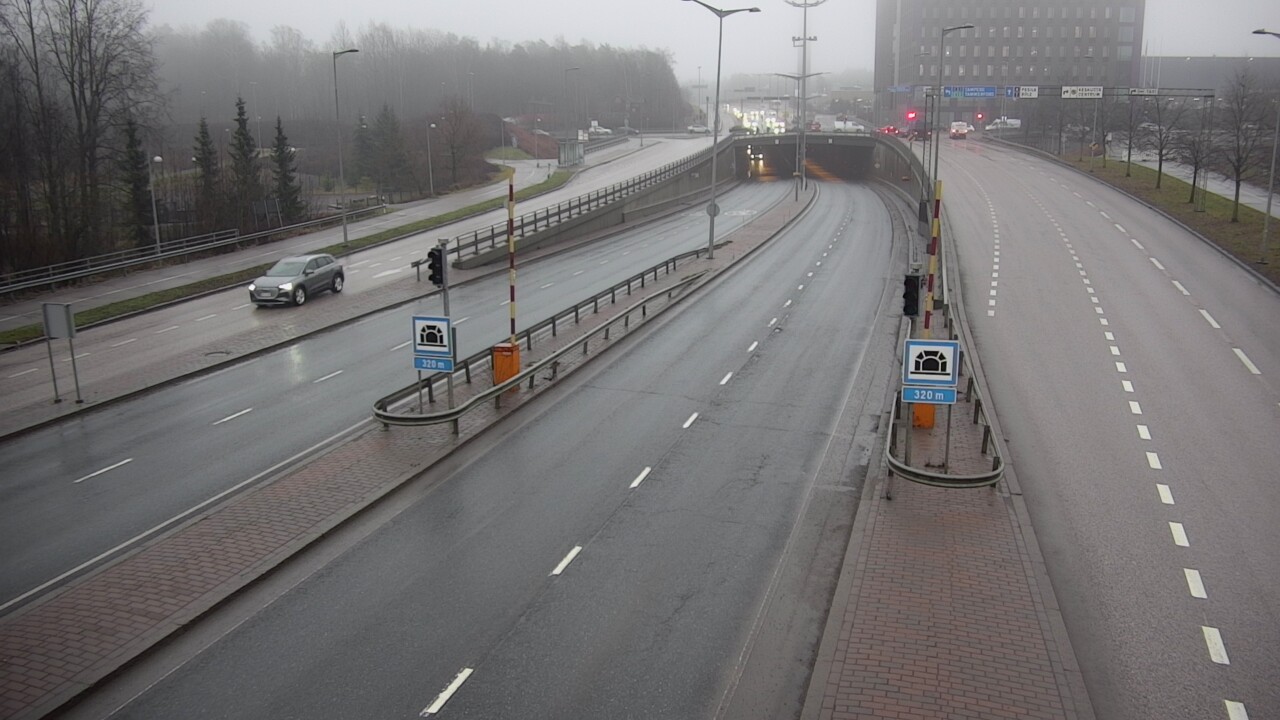 Weather Camera Image Väg 100 Helsingfors Skogsbackavägen, Kivihaan tunneli, väst, Helsinki, Uusimaa