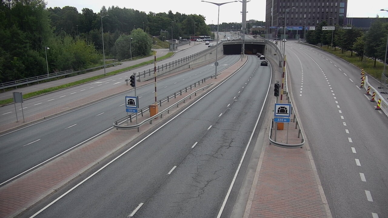 Weather Camera Image Road 100 Helsinki Hakamäentie, Kivihaan tunneli, länsi, Helsinki, Uusimaa