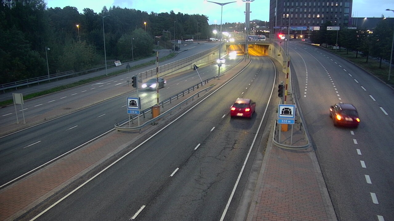 Kelikamerat Kuva Tie 100 Helsinki Hakamäentie, Kivihaan tunneli, länsi, Helsinki, Uusimaa