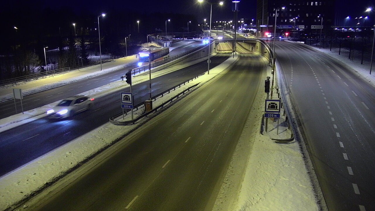 Weather Camera Image Road 100 Helsinki Hakamäentie, Kivihaan tunneli, länsi, Helsinki, Uusimaa