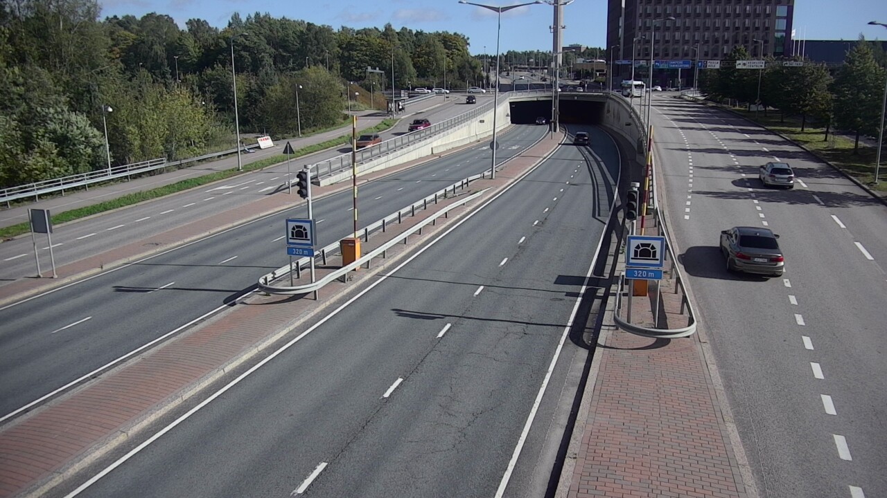 Weather Camera Image Road 100 Helsinki Hakamäentie, Kivihaan tunneli, länsi, Helsinki, Uusimaa