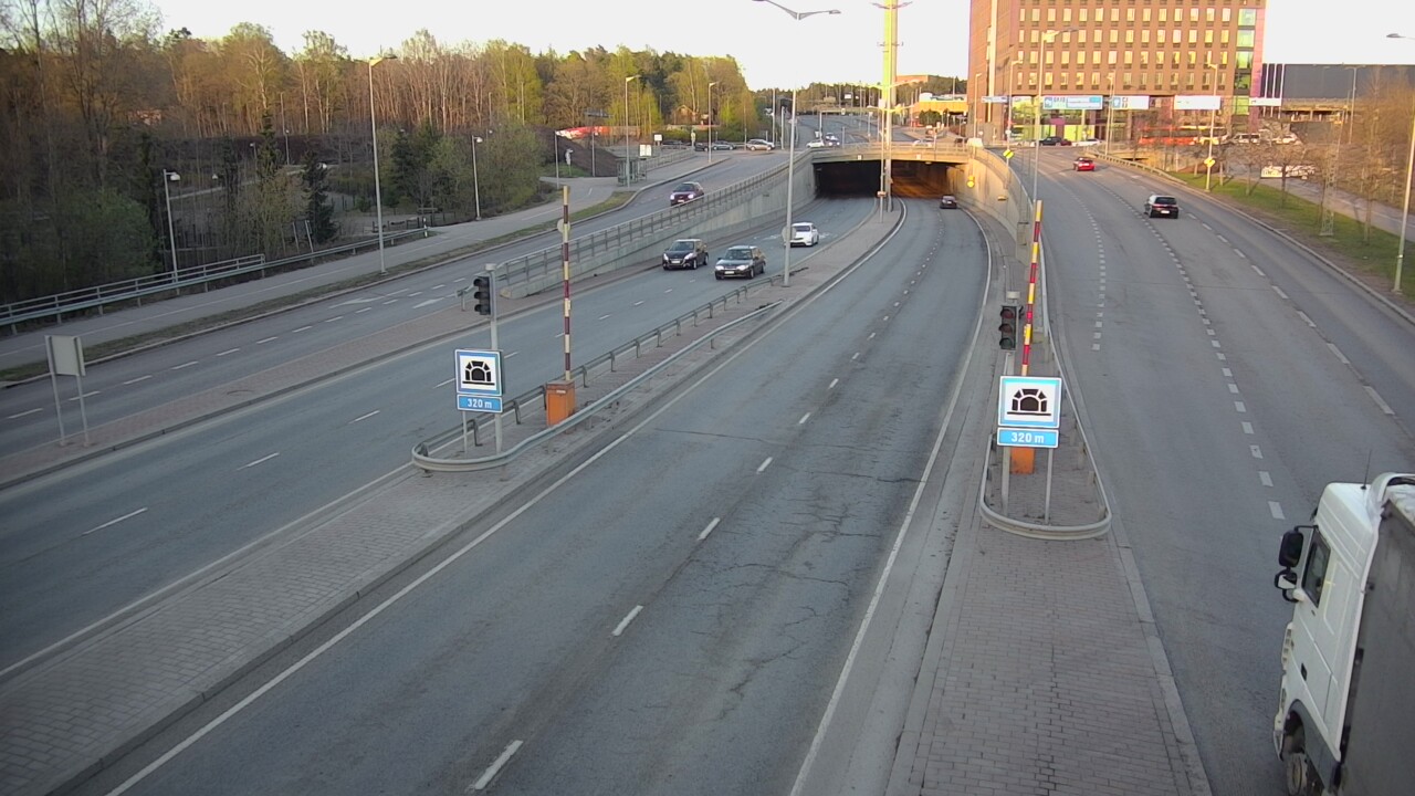 Kelikamerat Kuva Tie 100 Helsinki Hakamäentie, Kivihaan tunneli, länsi, Helsinki, Uusimaa