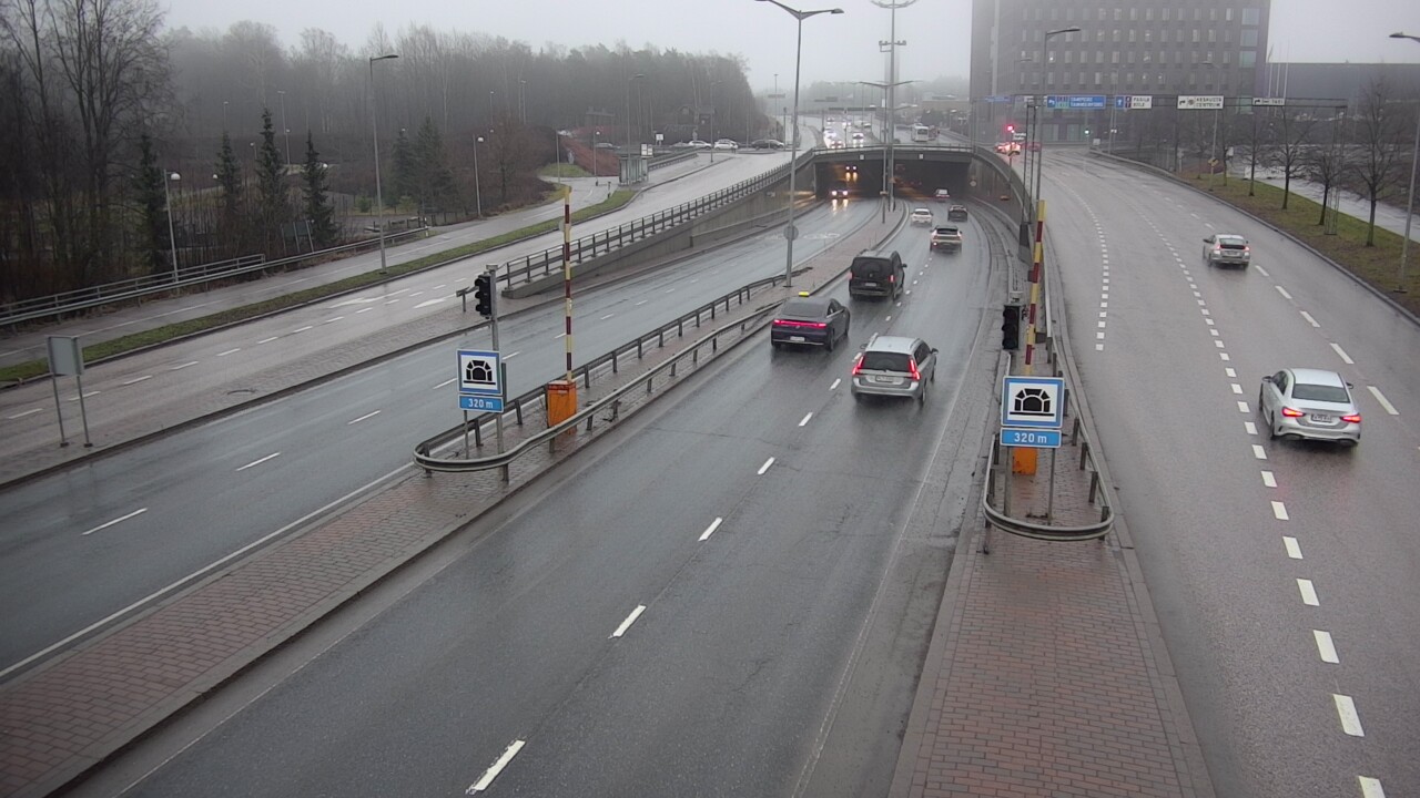 Weather Camera Image Väg 100 Helsingfors Skogsbackavägen, Kivihaan tunneli, väst, Helsinki, Uusimaa