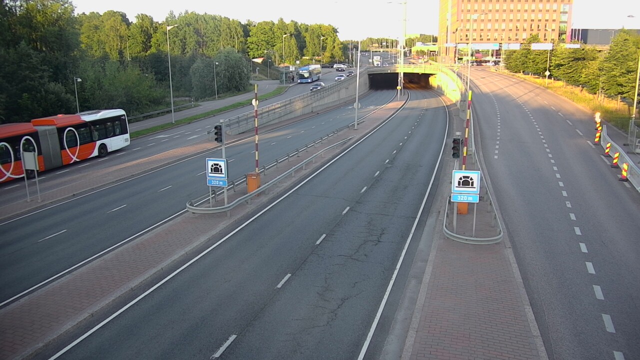 Kelikamerat Kuva Tie 100 Helsinki Hakamäentie, Kivihaan tunneli, länsi, Helsinki, Uusimaa