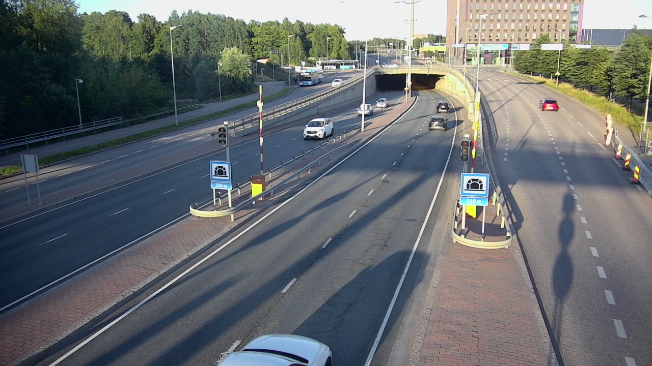 Kelikamerat Kuva Tie 100 Helsinki Hakamäentie, Kivihaan tunneli, länsi, Helsinki, Uusimaa