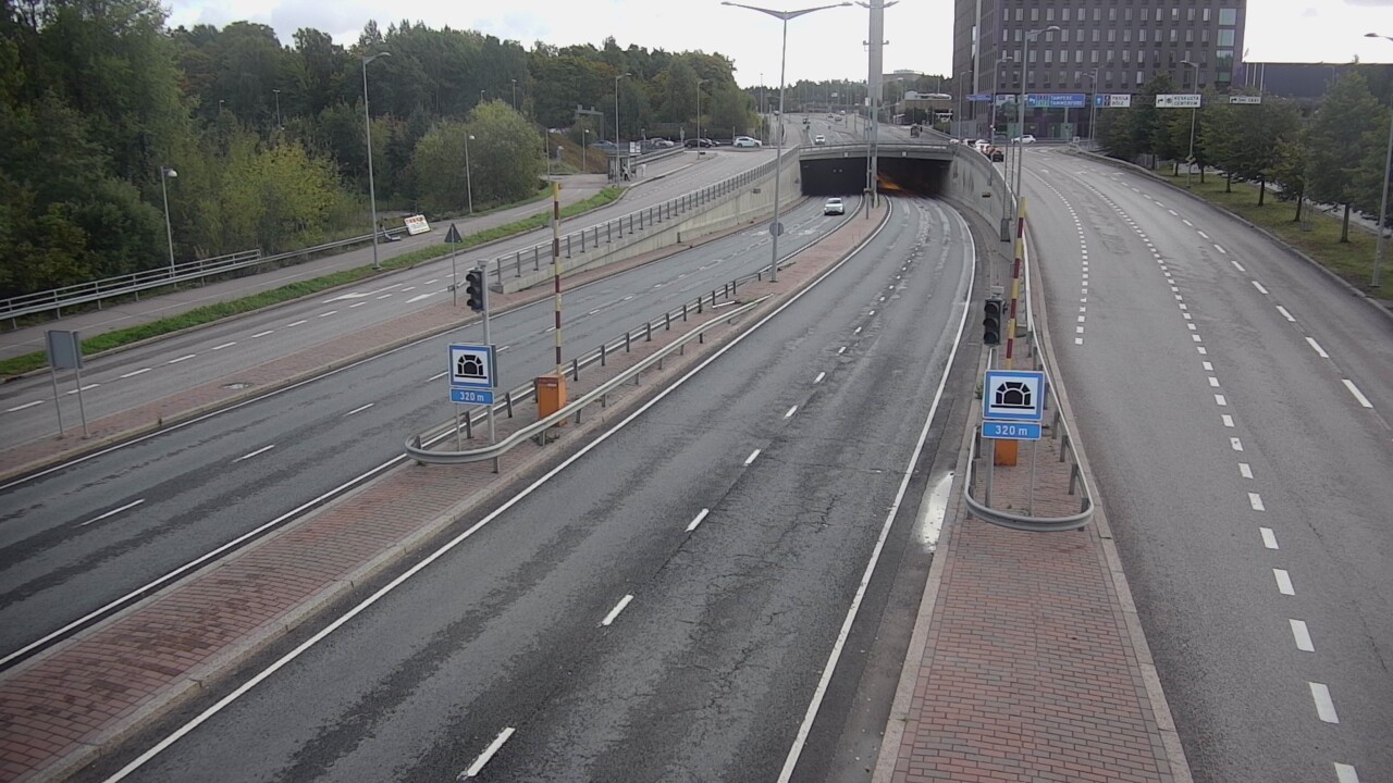 Weather Camera Image Road 100 Helsinki Hakamäentie, Kivihaan tunneli, länsi, Helsinki, Uusimaa