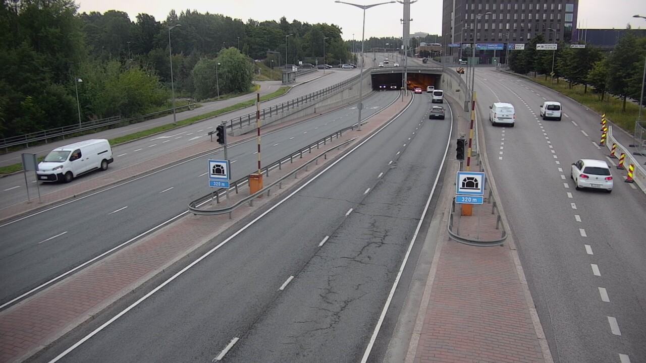 Weather Camera Image Road 100 Helsinki Hakamäentie, Kivihaan tunneli, länsi, Helsinki, Uusimaa