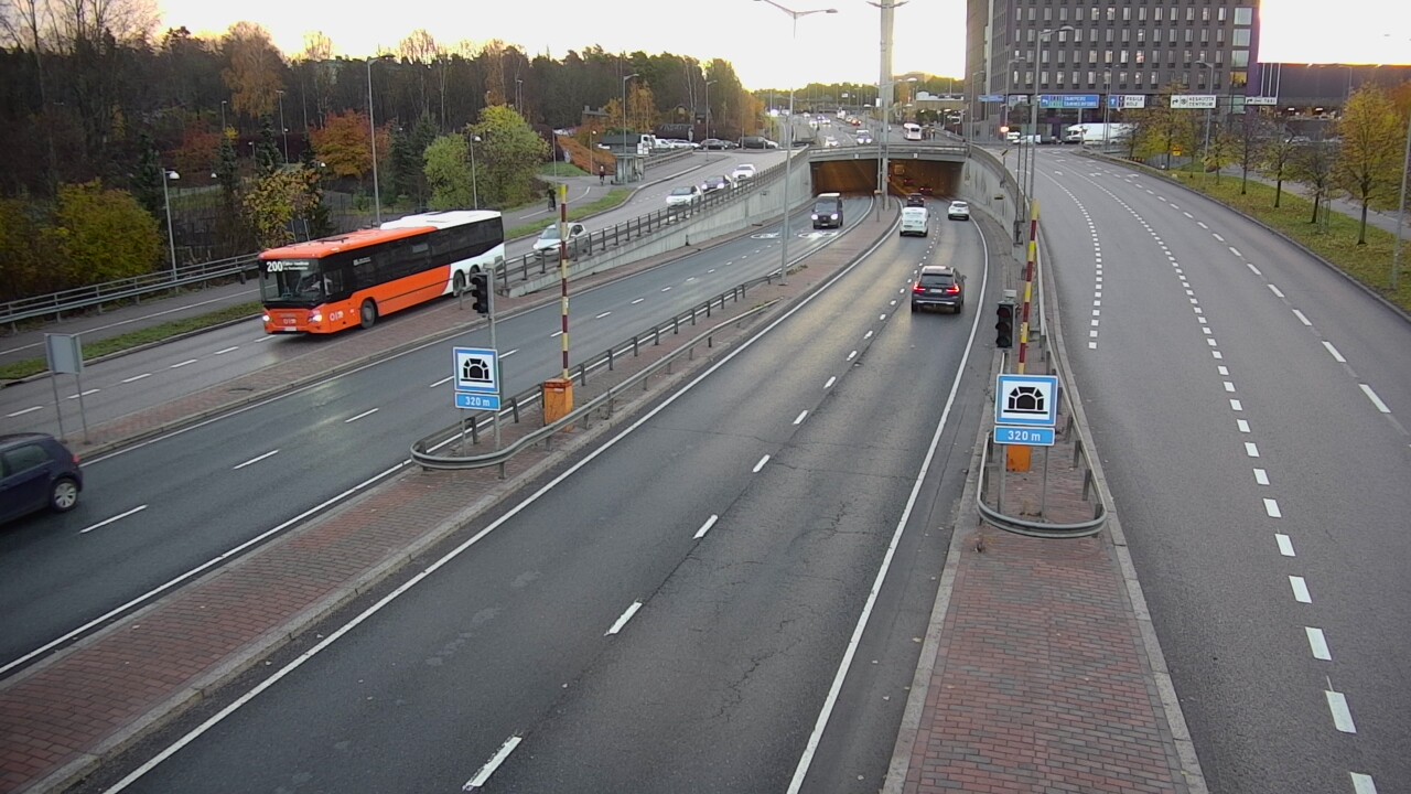 Kelikamerat Kuva Tie 100 Helsinki Hakamäentie, Kivihaan tunneli, länsi, Helsinki, Uusimaa