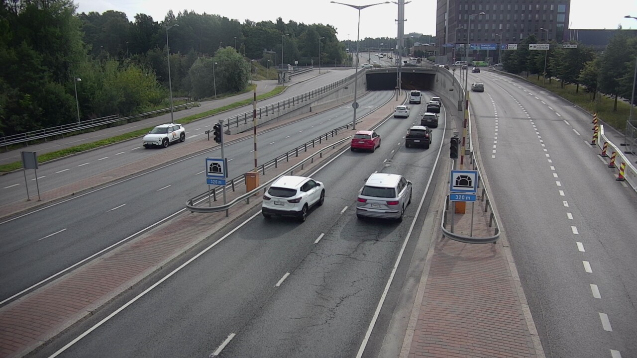 Weather Camera Image Road 100 Helsinki Hakamäentie, Kivihaan tunneli, länsi, Helsinki, Uusimaa