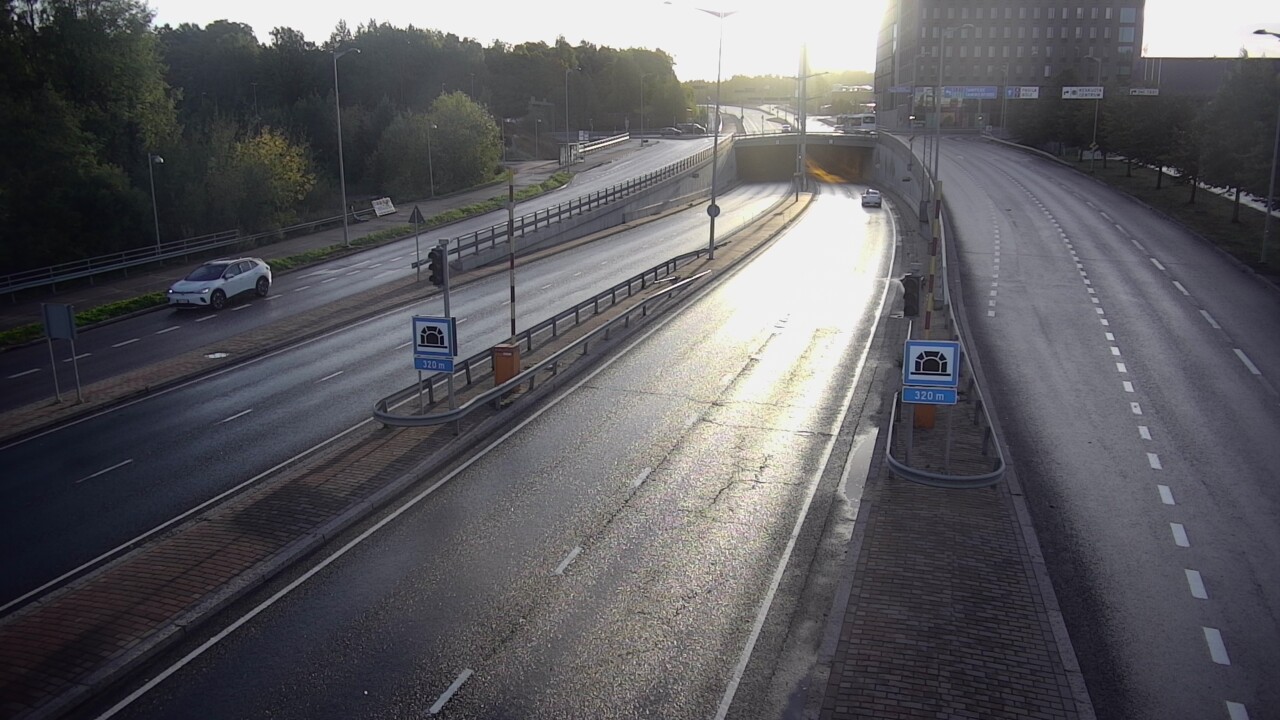 Weather Camera Image Road 100 Helsinki Hakamäentie, Kivihaan tunneli, länsi, Helsinki, Uusimaa