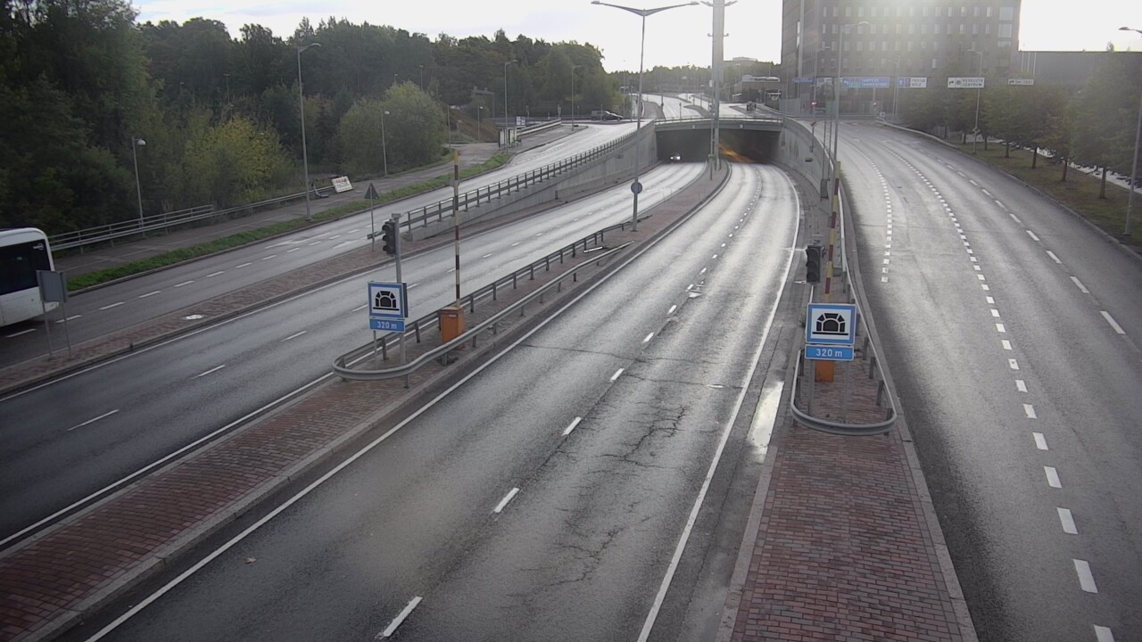 Weather Camera Image Road 100 Helsinki Hakamäentie, Kivihaan tunneli, länsi, Helsinki, Uusimaa