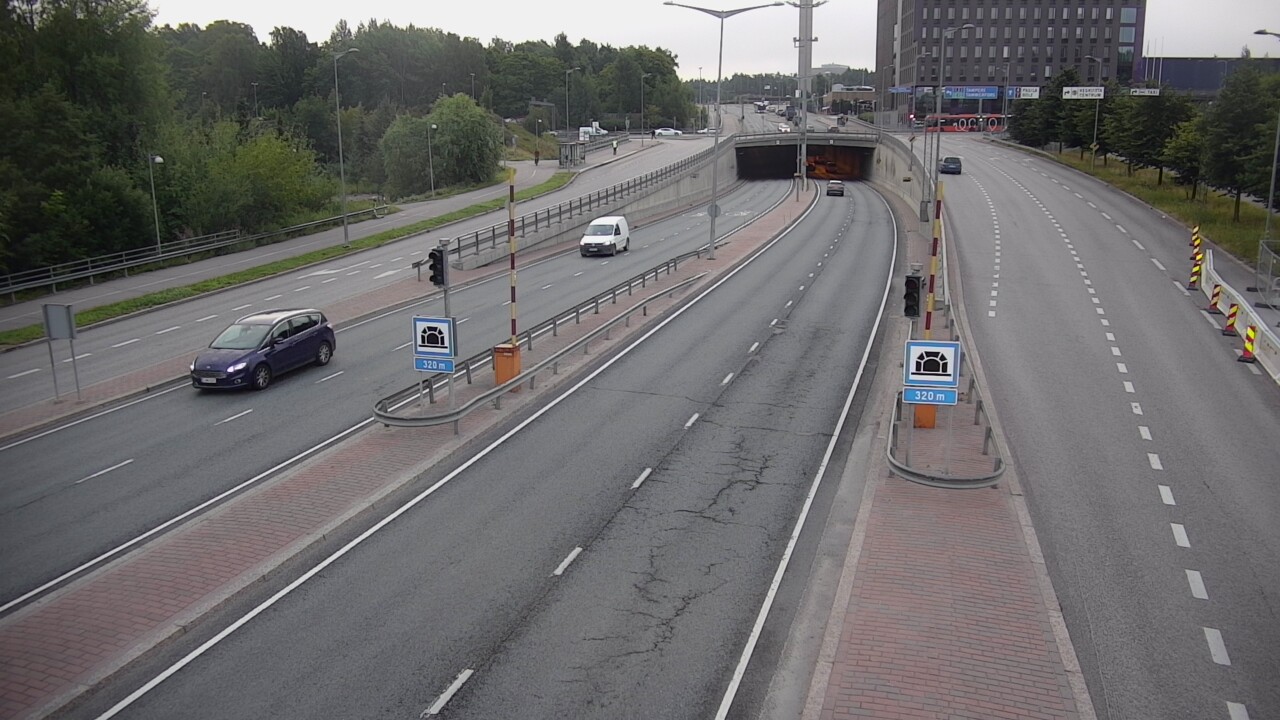 Weather Camera Image Road 100 Helsinki Hakamäentie, Kivihaan tunneli, länsi, Helsinki, Uusimaa