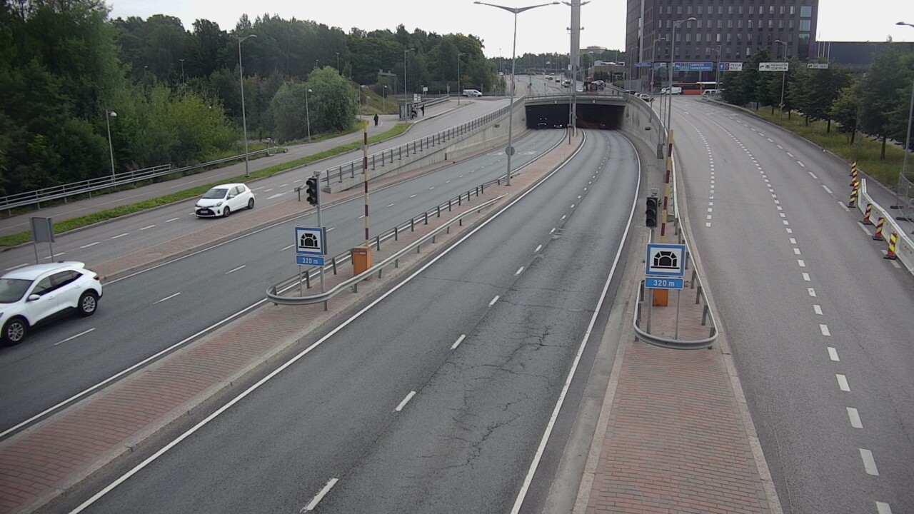 Weather Camera Image Road 100 Helsinki Hakamäentie, Kivihaan tunneli, länsi, Helsinki, Uusimaa