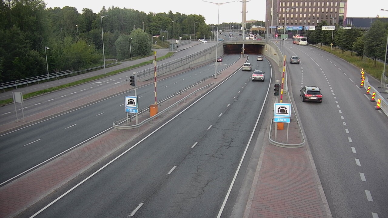 Kelikamerat Kuva Tie 100 Helsinki Hakamäentie, Kivihaan tunneli, länsi, Helsinki, Uusimaa