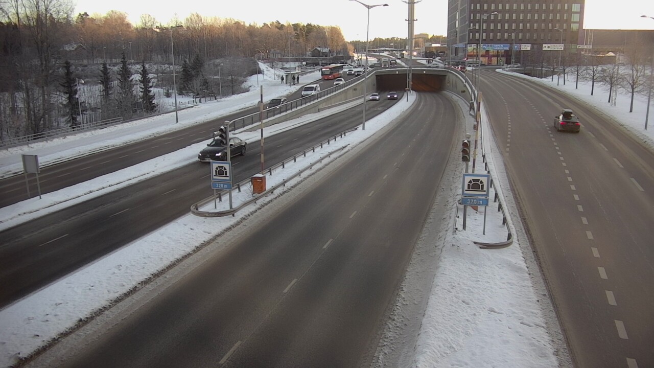 Kelikamerat Kuva Tie 100 Helsinki Hakamäentie, Kivihaan tunneli, länsi, Helsinki, Uusimaa