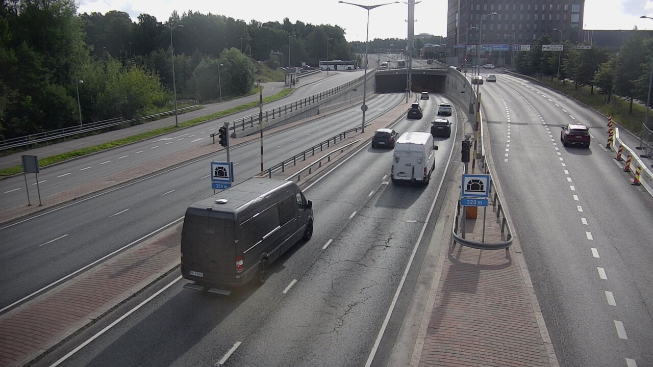 Kelikamerat Kuva Tie 100 Helsinki Hakamäentie, Kivihaan tunneli, länsi, Helsinki, Uusimaa