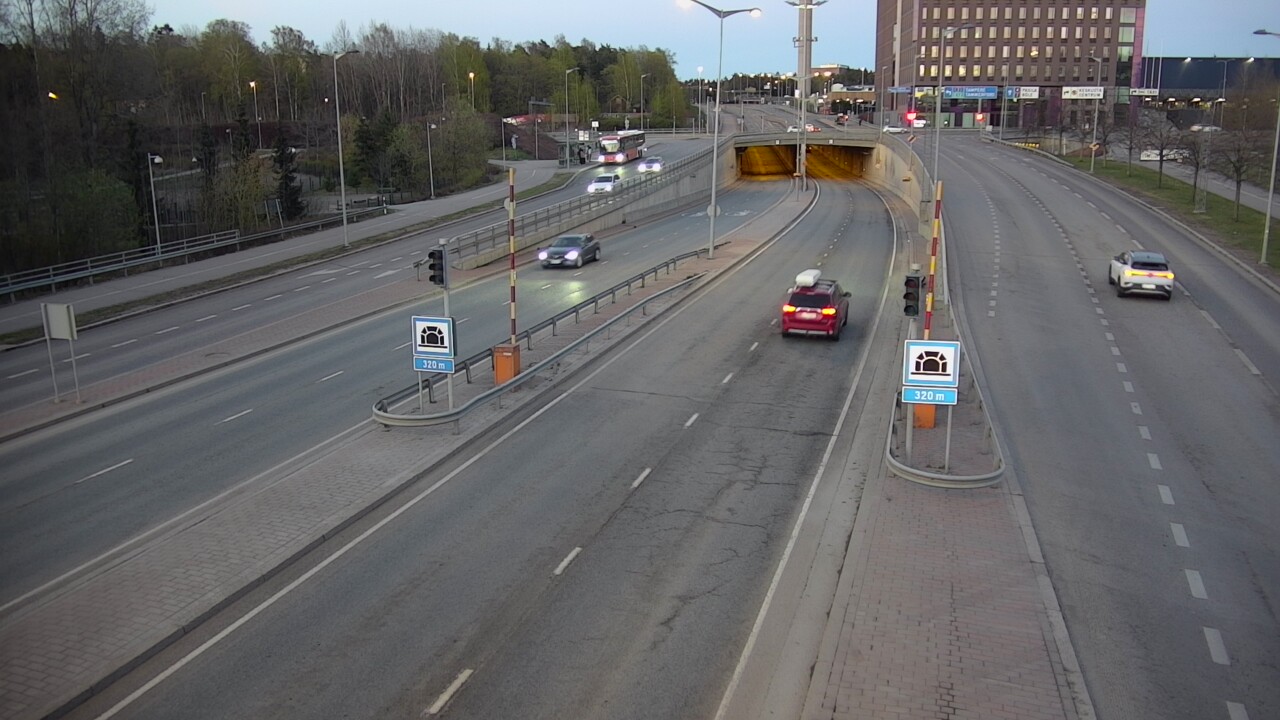 Kelikamerat Kuva Tie 100 Helsinki Hakamäentie, Kivihaan tunneli, länsi, Helsinki, Uusimaa
