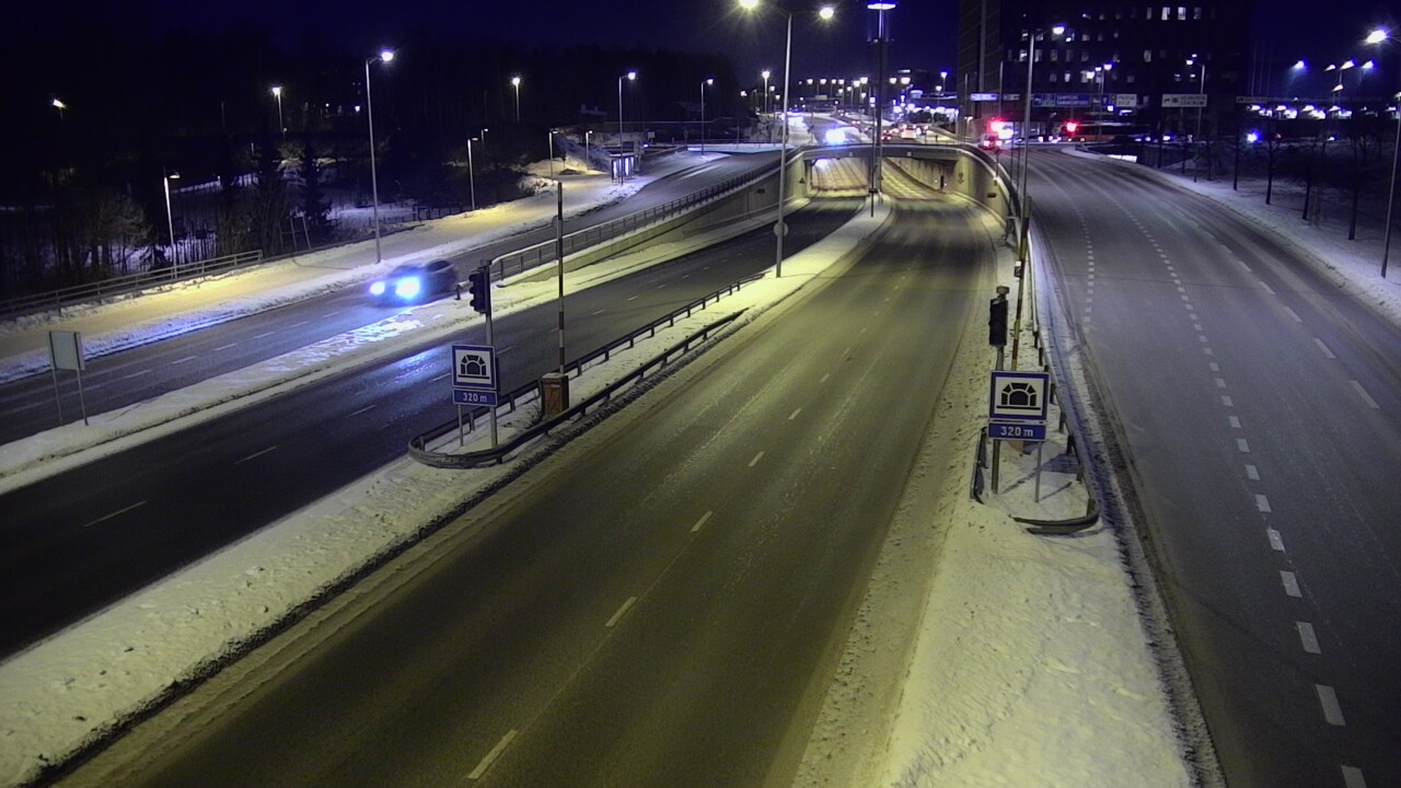 Weather Camera Image Road 100 Helsinki Hakamäentie, Kivihaan tunneli, länsi, Helsinki, Uusimaa