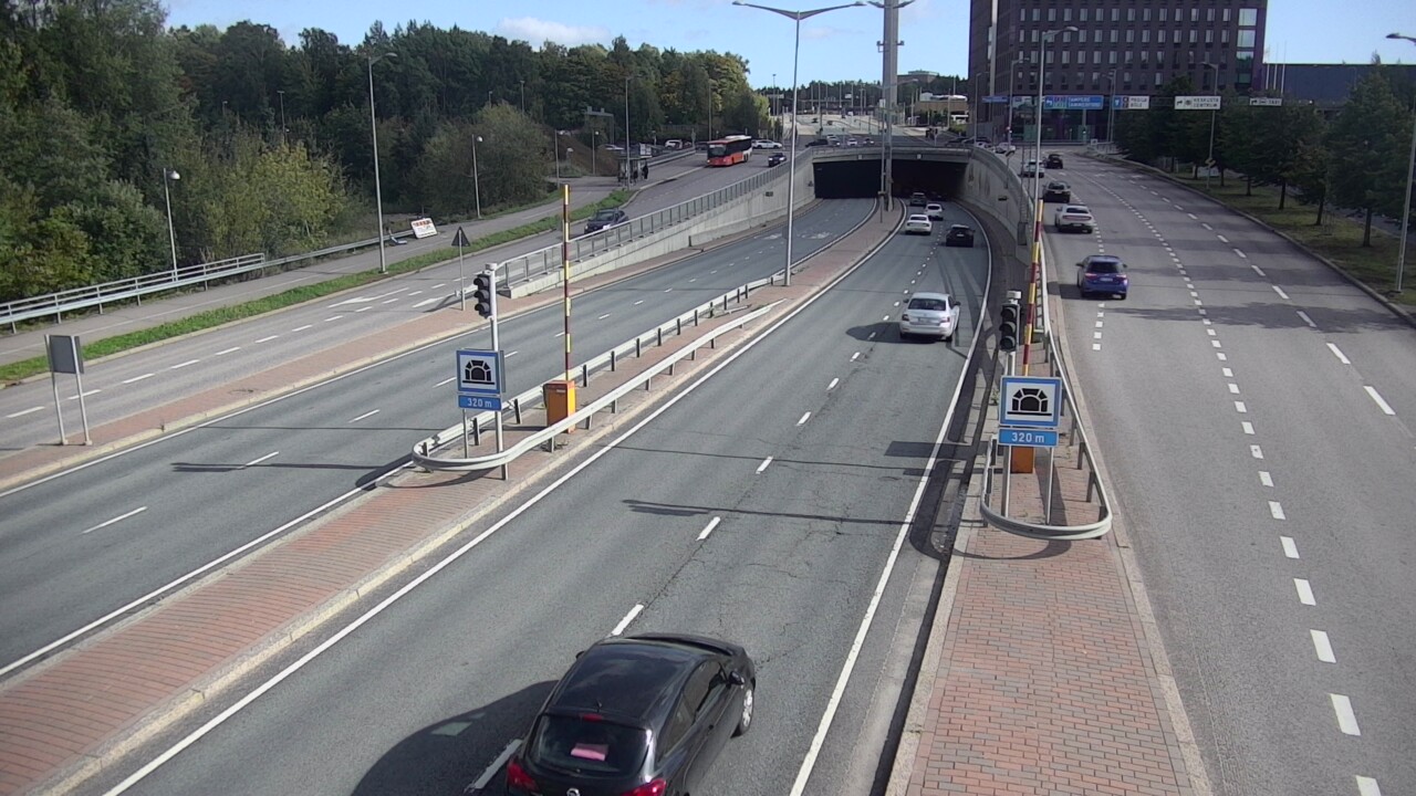 Weather Camera Image Road 100 Helsinki Hakamäentie, Kivihaan tunneli, länsi, Helsinki, Uusimaa