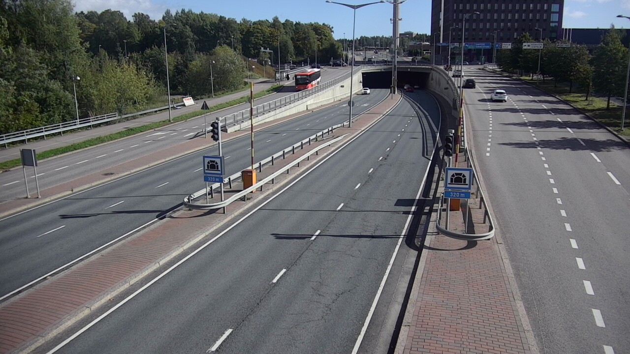 Weather Camera Image Road 100 Helsinki Hakamäentie, Kivihaan tunneli, länsi, Helsinki, Uusimaa