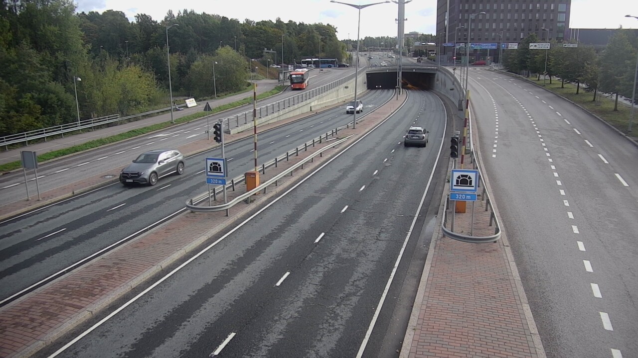 Weather Camera Image Road 100 Helsinki Hakamäentie, Kivihaan tunneli, länsi, Helsinki, Uusimaa