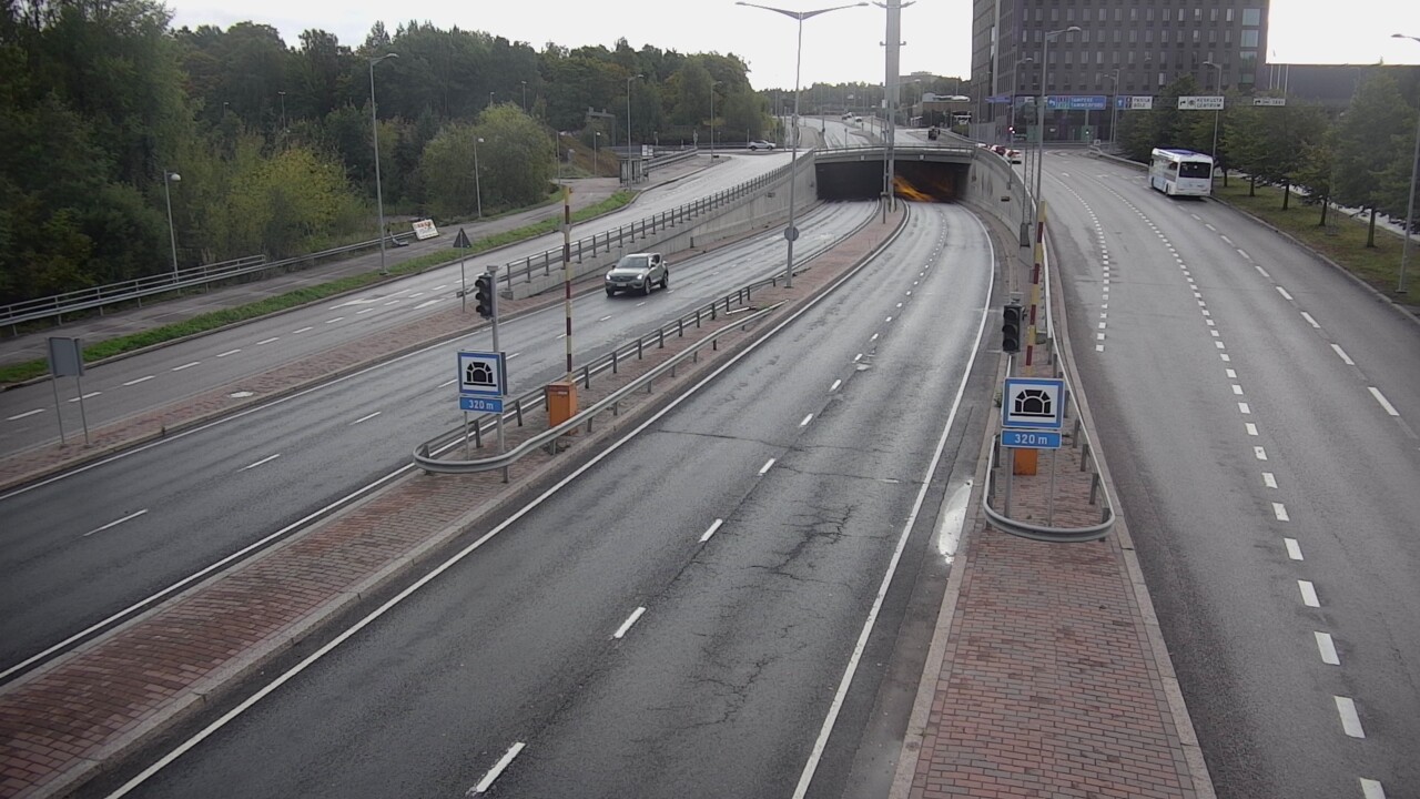 Weather Camera Image Road 100 Helsinki Hakamäentie, Kivihaan tunneli, länsi, Helsinki, Uusimaa