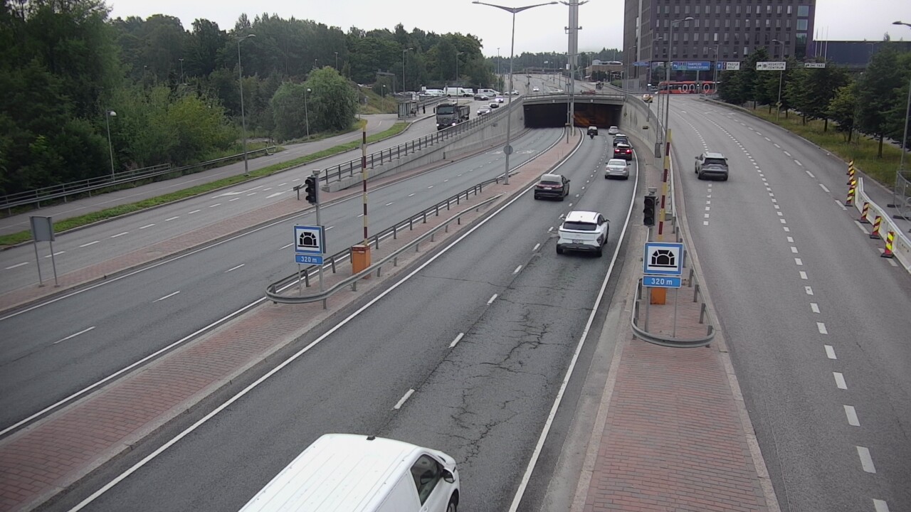 Weather Camera Image Road 100 Helsinki Hakamäentie, Kivihaan tunneli, länsi, Helsinki, Uusimaa