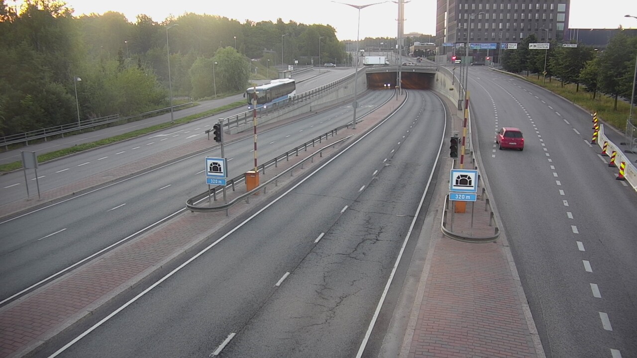 Weather Camera Image Road 100 Helsinki Hakamäentie, Kivihaan tunneli, länsi, Helsinki, Uusimaa