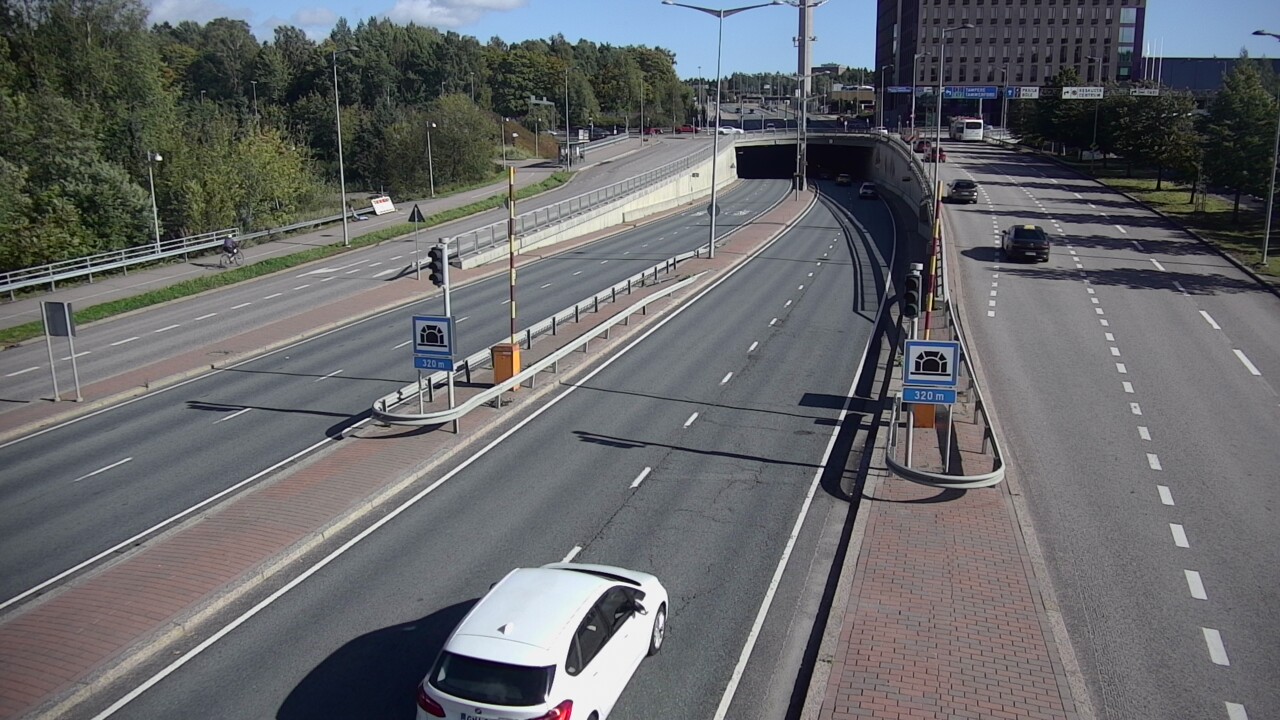Weather Camera Image Road 100 Helsinki Hakamäentie, Kivihaan tunneli, länsi, Helsinki, Uusimaa