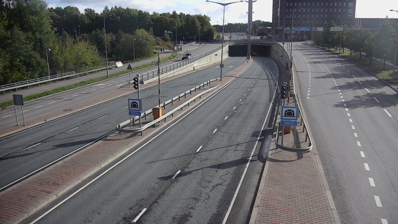 Weather Camera Image Road 100 Helsinki Hakamäentie, Kivihaan tunneli, länsi, Helsinki, Uusimaa