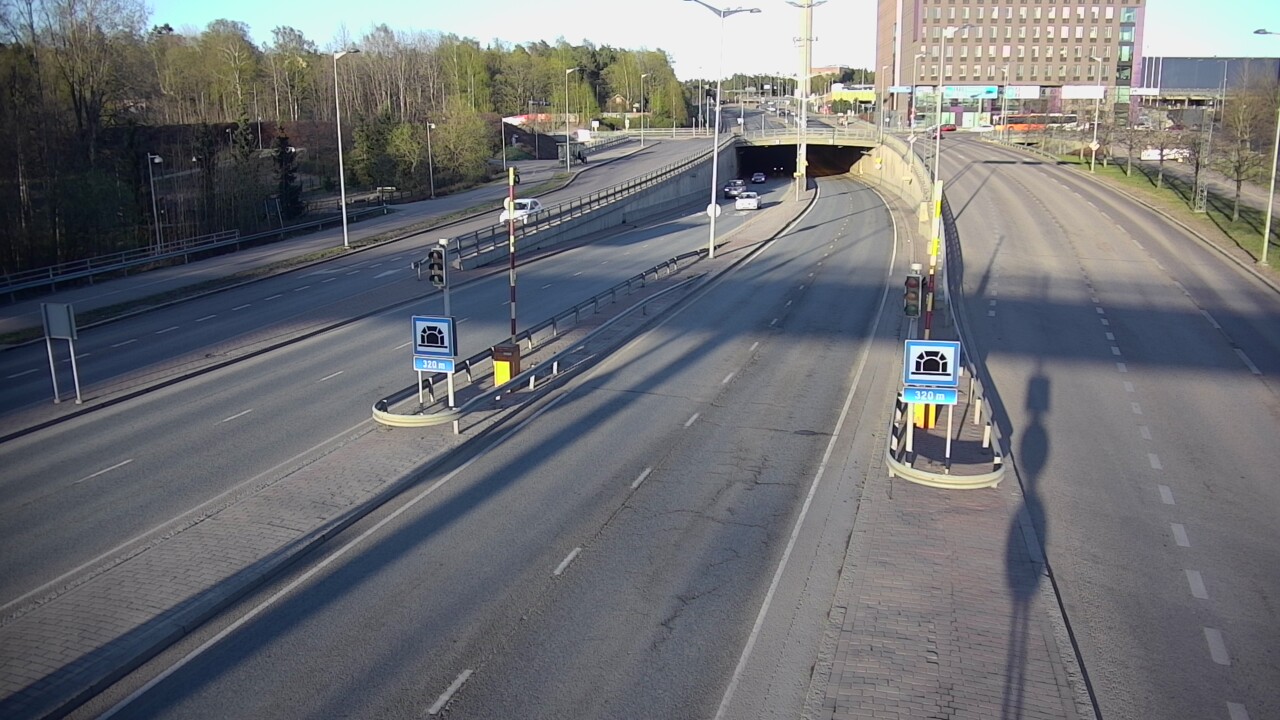 Kelikamerat Kuva Tie 100 Helsinki Hakamäentie, Kivihaan tunneli, länsi, Helsinki, Uusimaa