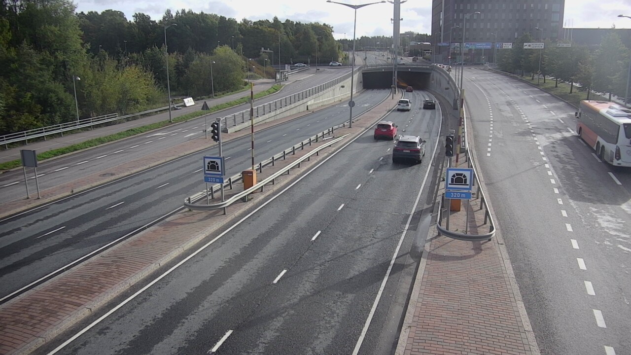 Weather Camera Image Road 100 Helsinki Hakamäentie, Kivihaan tunneli, länsi, Helsinki, Uusimaa