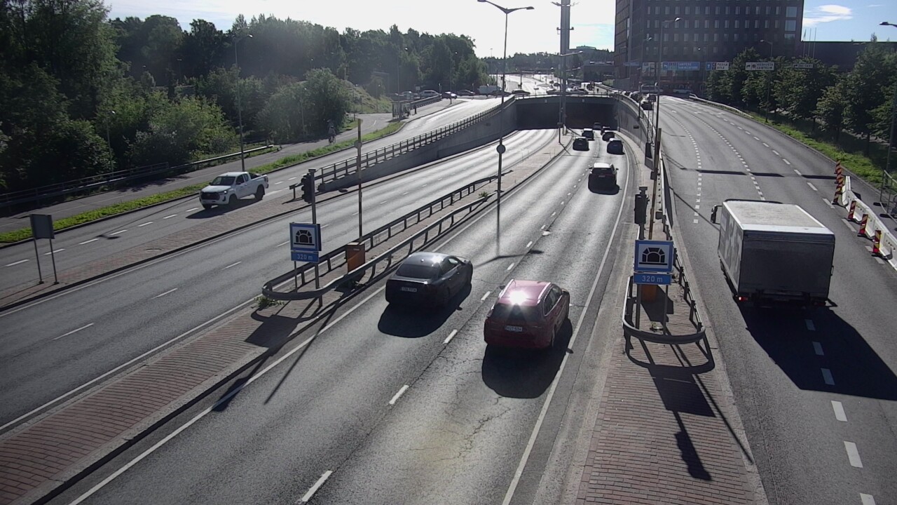 Kelikamerat Kuva Tie 100 Helsinki Hakamäentie, Kivihaan tunneli, länsi, Helsinki, Uusimaa