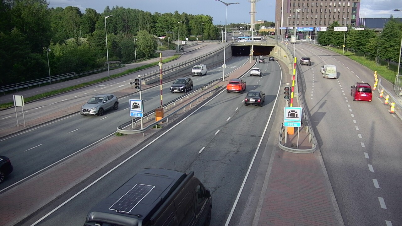 Kelikamerat Kuva Tie 100 Helsinki Hakamäentie, Kivihaan tunneli, länsi, Helsinki, Uusimaa