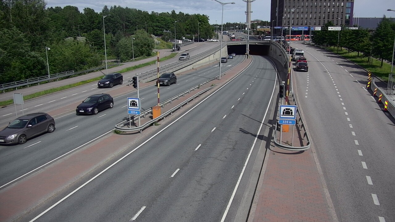 Kelikamerat Kuva Tie 100 Helsinki Hakamäentie, Kivihaan tunneli, länsi, Helsinki, Uusimaa