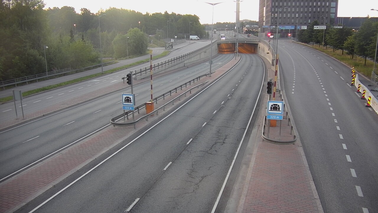 Weather Camera Image Road 100 Helsinki Hakamäentie, Kivihaan tunneli, länsi, Helsinki, Uusimaa