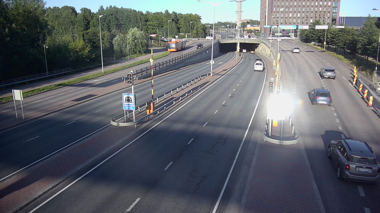 Kelikamerat Kuva Tie 100 Helsinki Hakamäentie, Kivihaan tunneli, länsi, Helsinki, Uusimaa