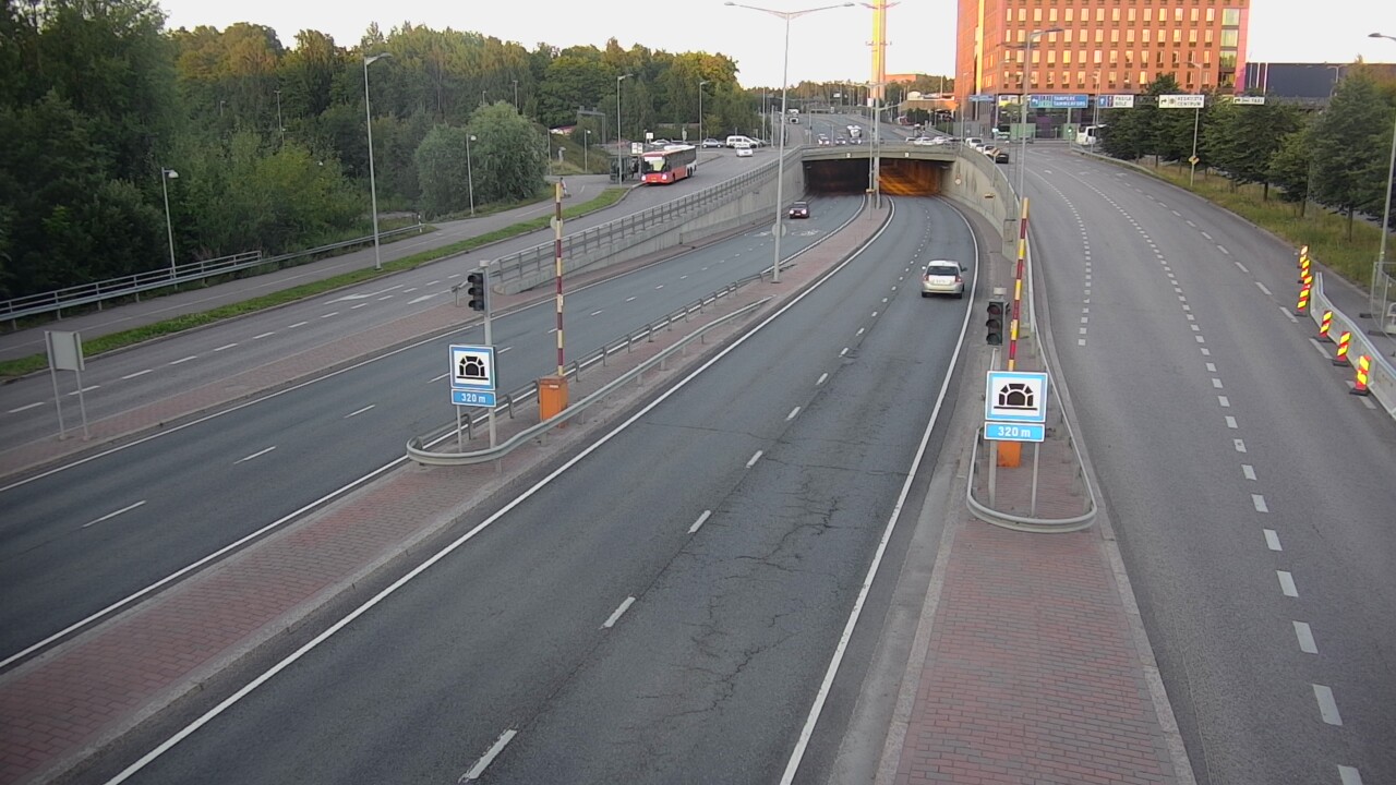 Kelikamerat Kuva Tie 100 Helsinki Hakamäentie, Kivihaan tunneli, länsi, Helsinki, Uusimaa
