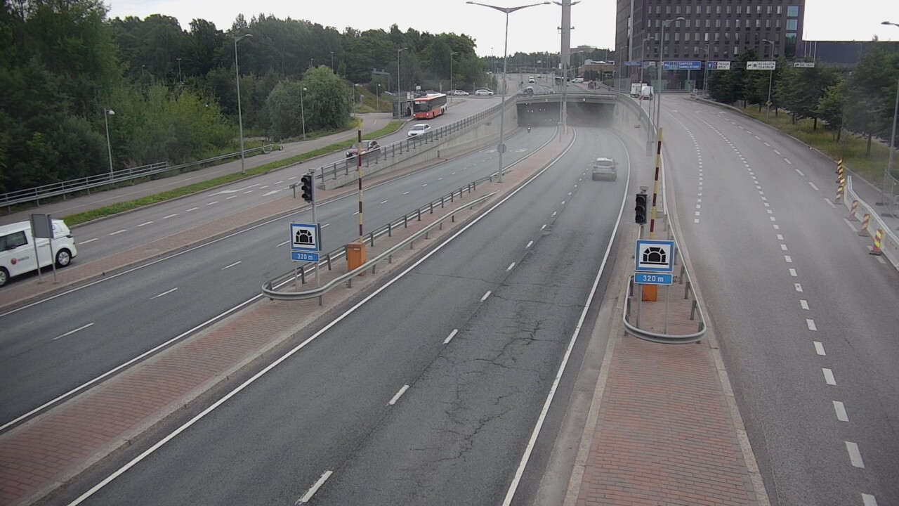 Weather Camera Image Road 100 Helsinki Hakamäentie, Kivihaan tunneli, länsi, Helsinki, Uusimaa