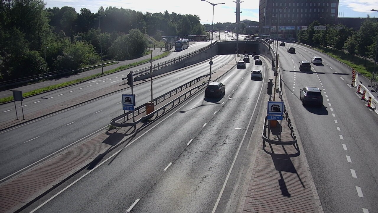 Kelikamerat Kuva Tie 100 Helsinki Hakamäentie, Kivihaan tunneli, länsi, Helsinki, Uusimaa