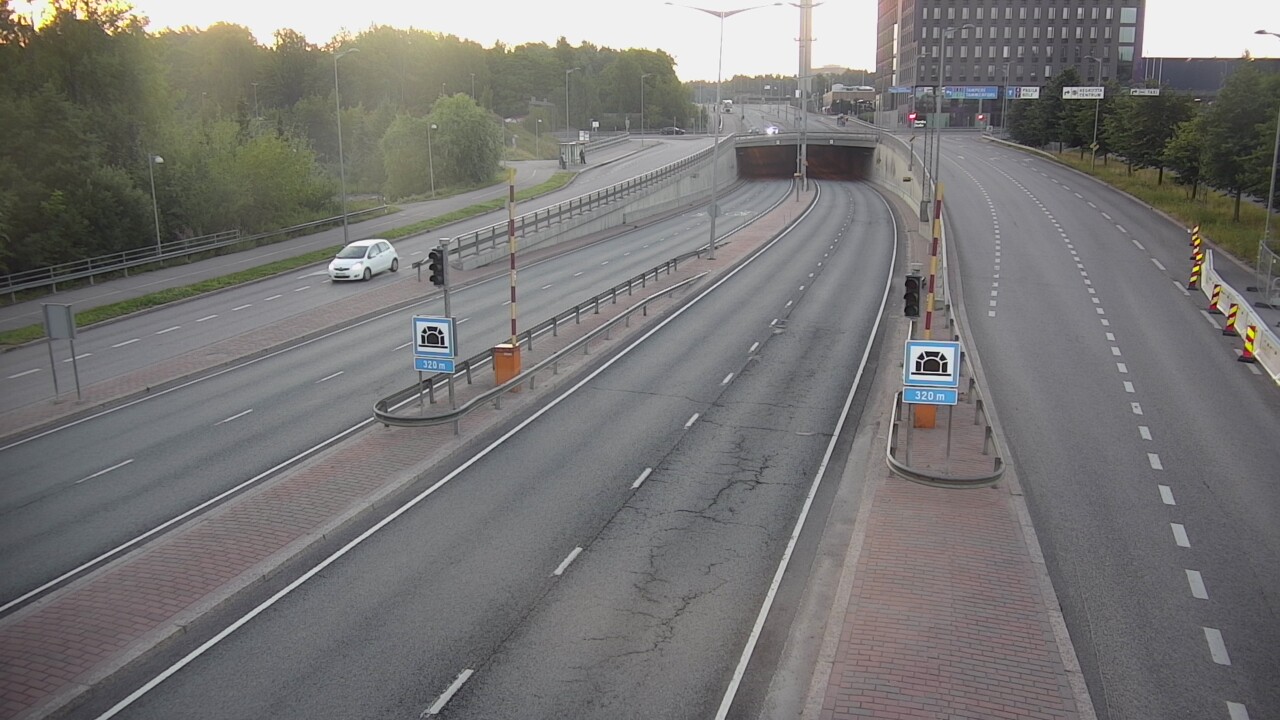 Weather Camera Image Road 100 Helsinki Hakamäentie, Kivihaan tunneli, länsi, Helsinki, Uusimaa