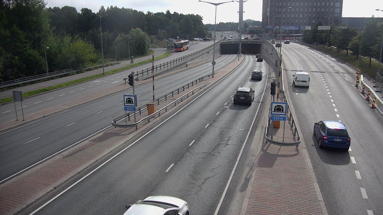 Weather Camera Image Road 100 Helsinki Hakamäentie, Kivihaan tunneli, länsi, Helsinki, Uusimaa