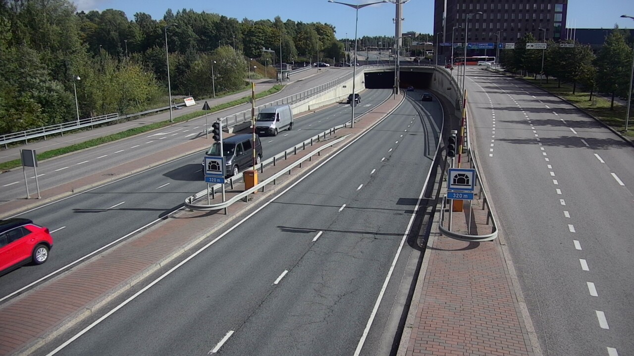 Weather Camera Image Road 100 Helsinki Hakamäentie, Kivihaan tunneli, länsi, Helsinki, Uusimaa