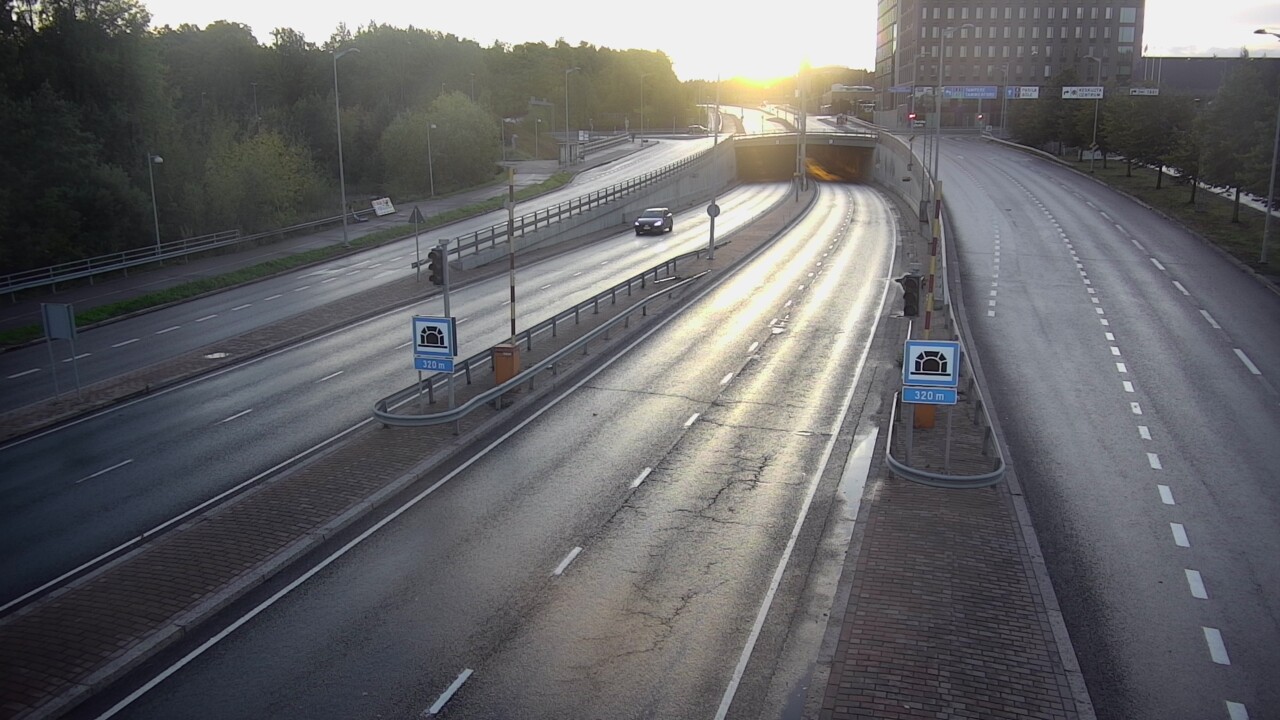 Weather Camera Image Road 100 Helsinki Hakamäentie, Kivihaan tunneli, länsi, Helsinki, Uusimaa