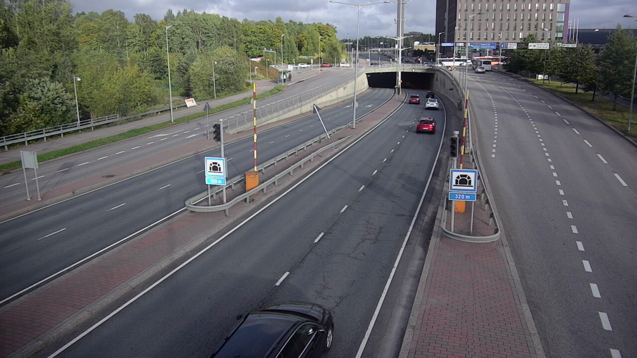 Kelikamerat Kuva Tie 100 Helsinki Hakamäentie, Kivihaan tunneli, länsi, Helsinki, Uusimaa